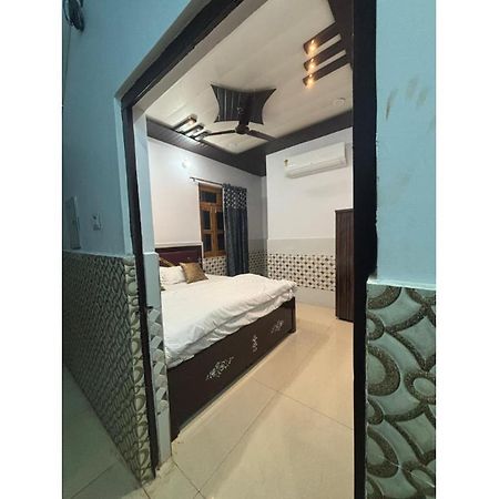 Rudra Inn Ayodhya ภายนอก รูปภาพ